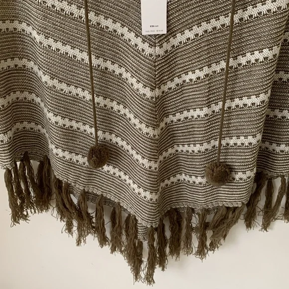 BCBG MAX AZRIA OLIVE GREEN CREAM GOLD METALLIC STRIPE HOOD FRINGE PONCHO SZ S/M - Picture 4 of 10